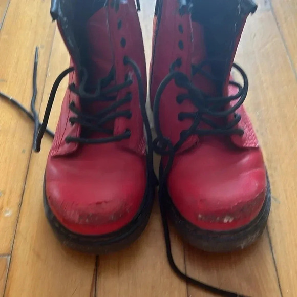 Red  Dr Martens boots - Picture 2 of 6